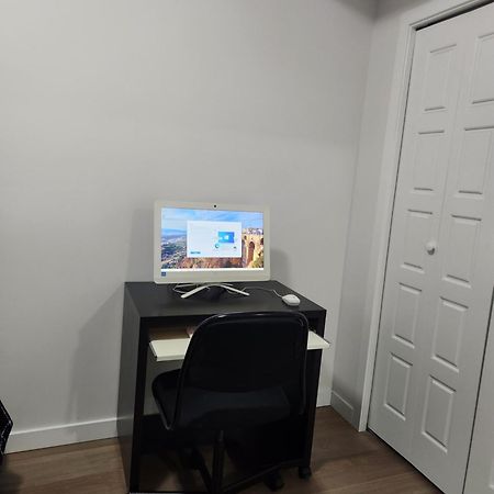 Modern 2 Bedroom Basement Suite At West Edmonton Extérieur photo