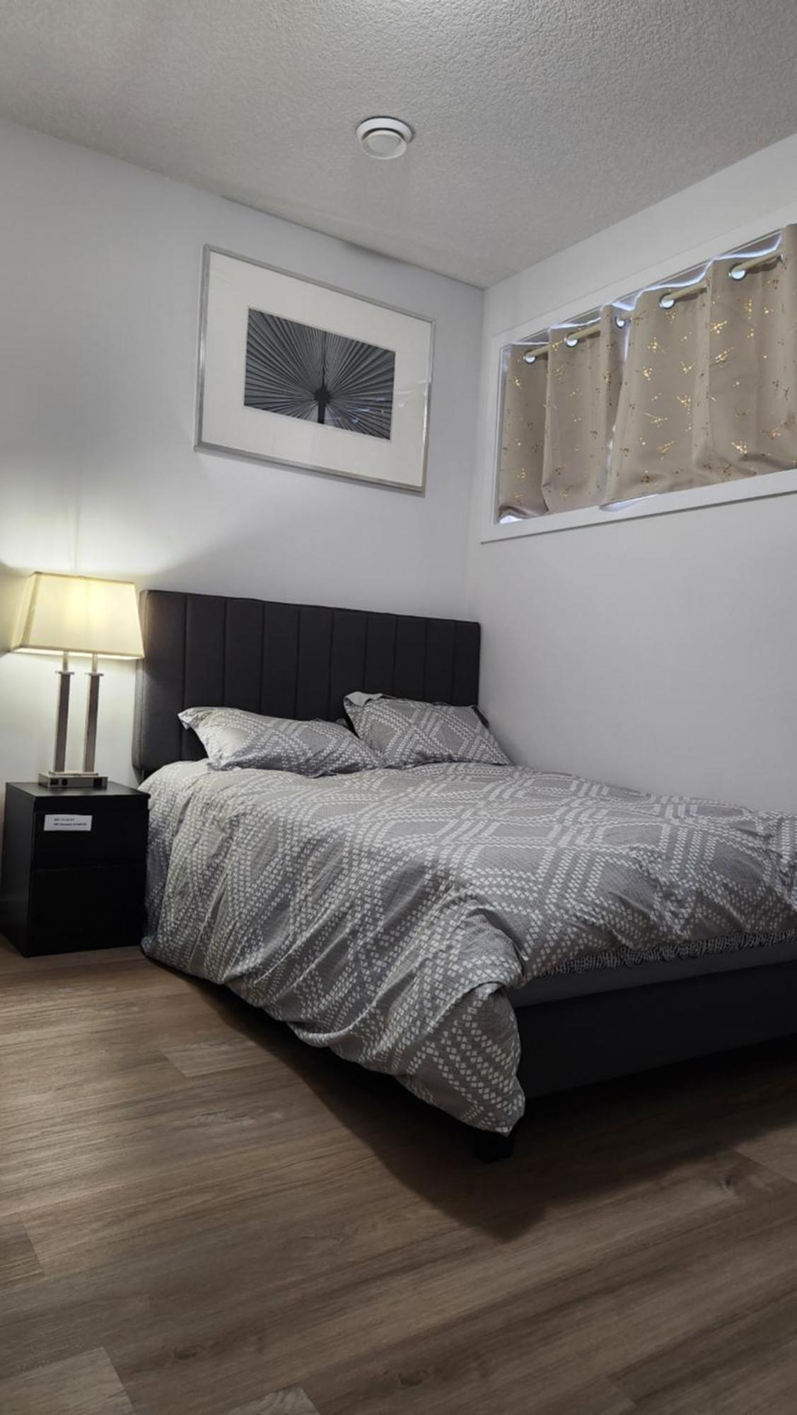 Modern 2 Bedroom Basement Suite At West Edmonton Extérieur photo