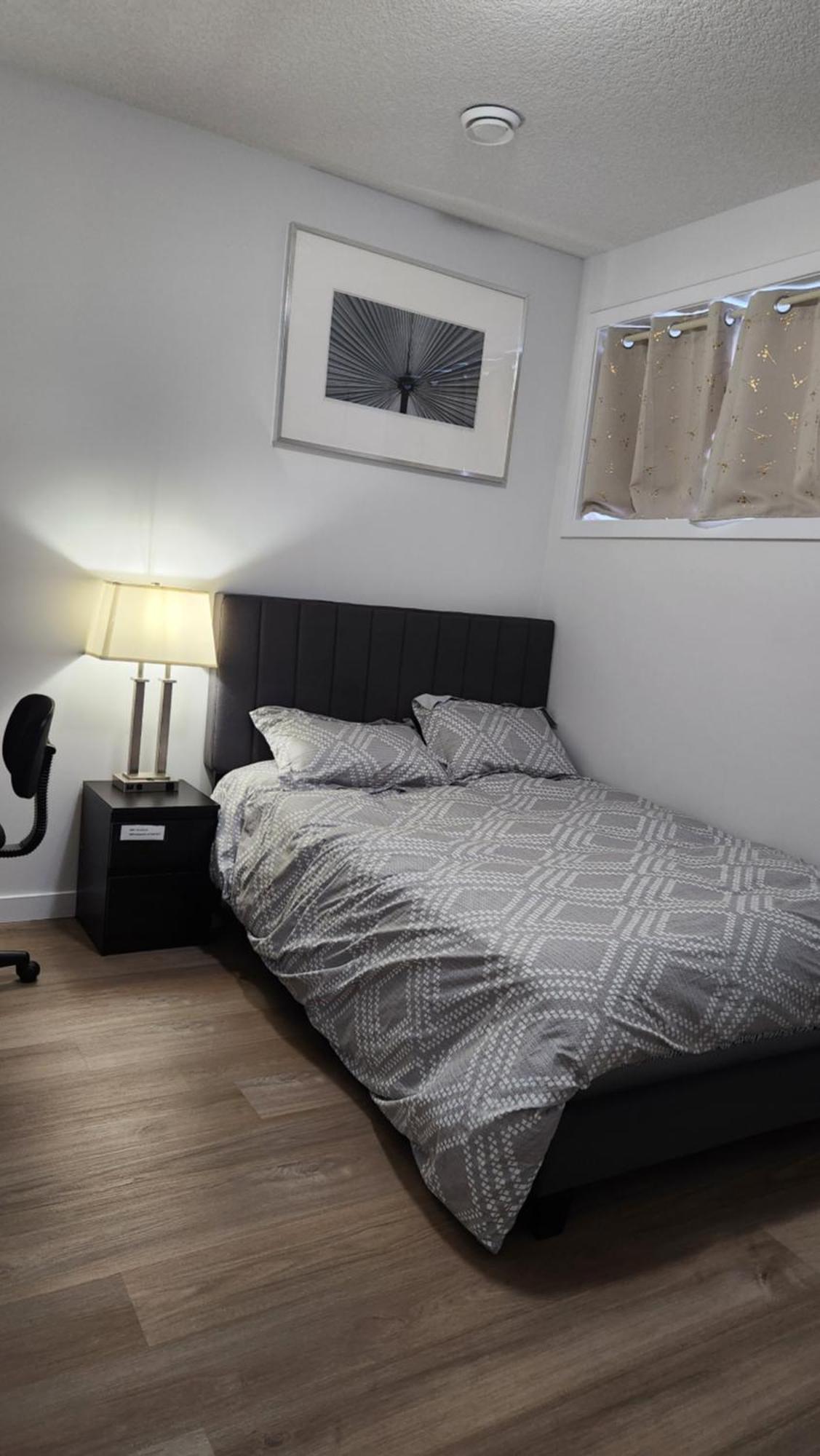 Modern 2 Bedroom Basement Suite At West Edmonton Extérieur photo