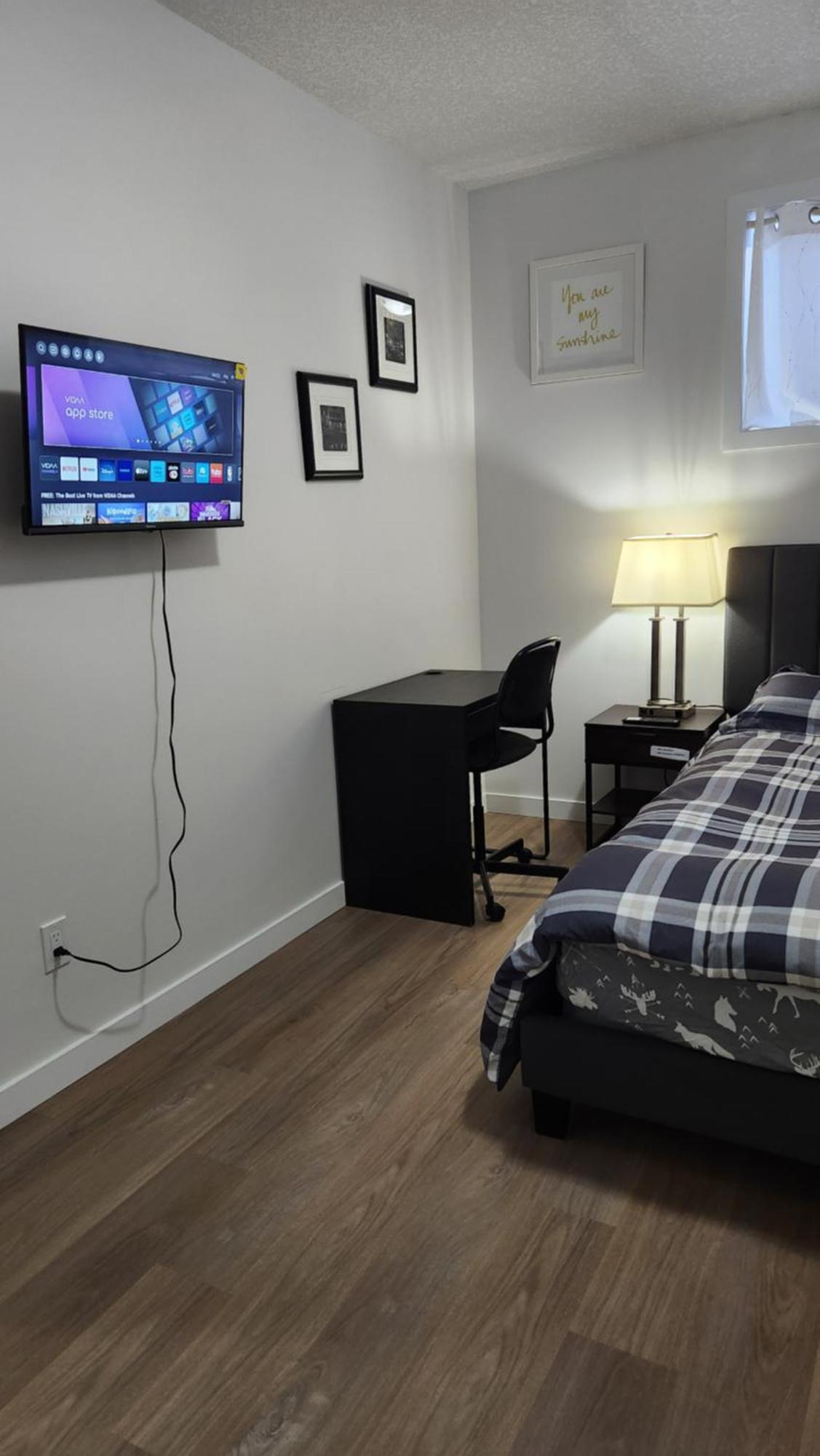 Modern 2 Bedroom Basement Suite At West Edmonton Extérieur photo