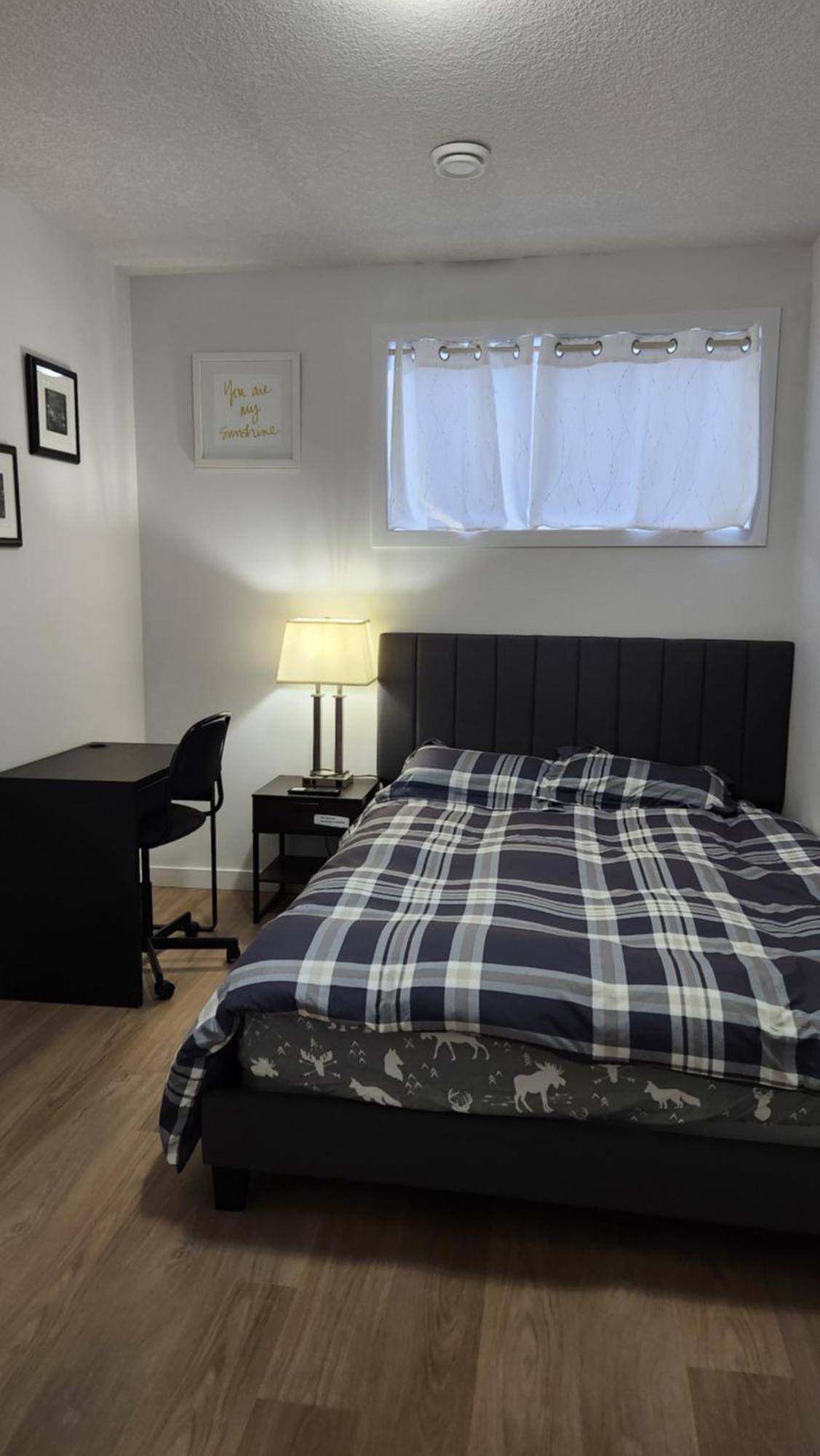 Modern 2 Bedroom Basement Suite At West Edmonton Extérieur photo
