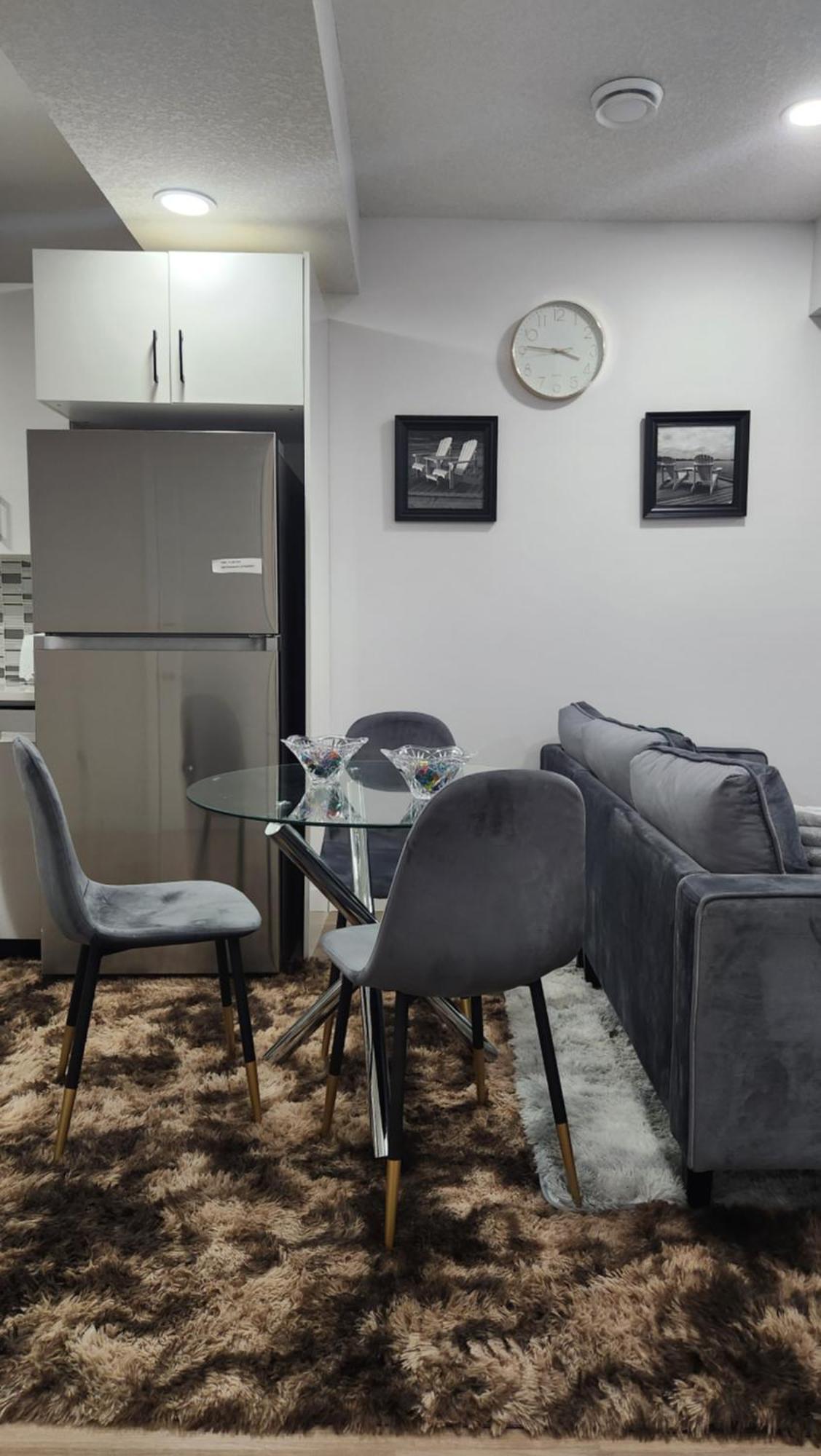 Modern 2 Bedroom Basement Suite At West Edmonton Extérieur photo