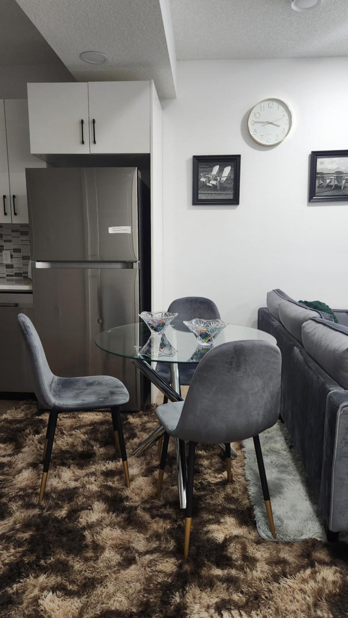 Modern 2 Bedroom Basement Suite At West Edmonton Extérieur photo