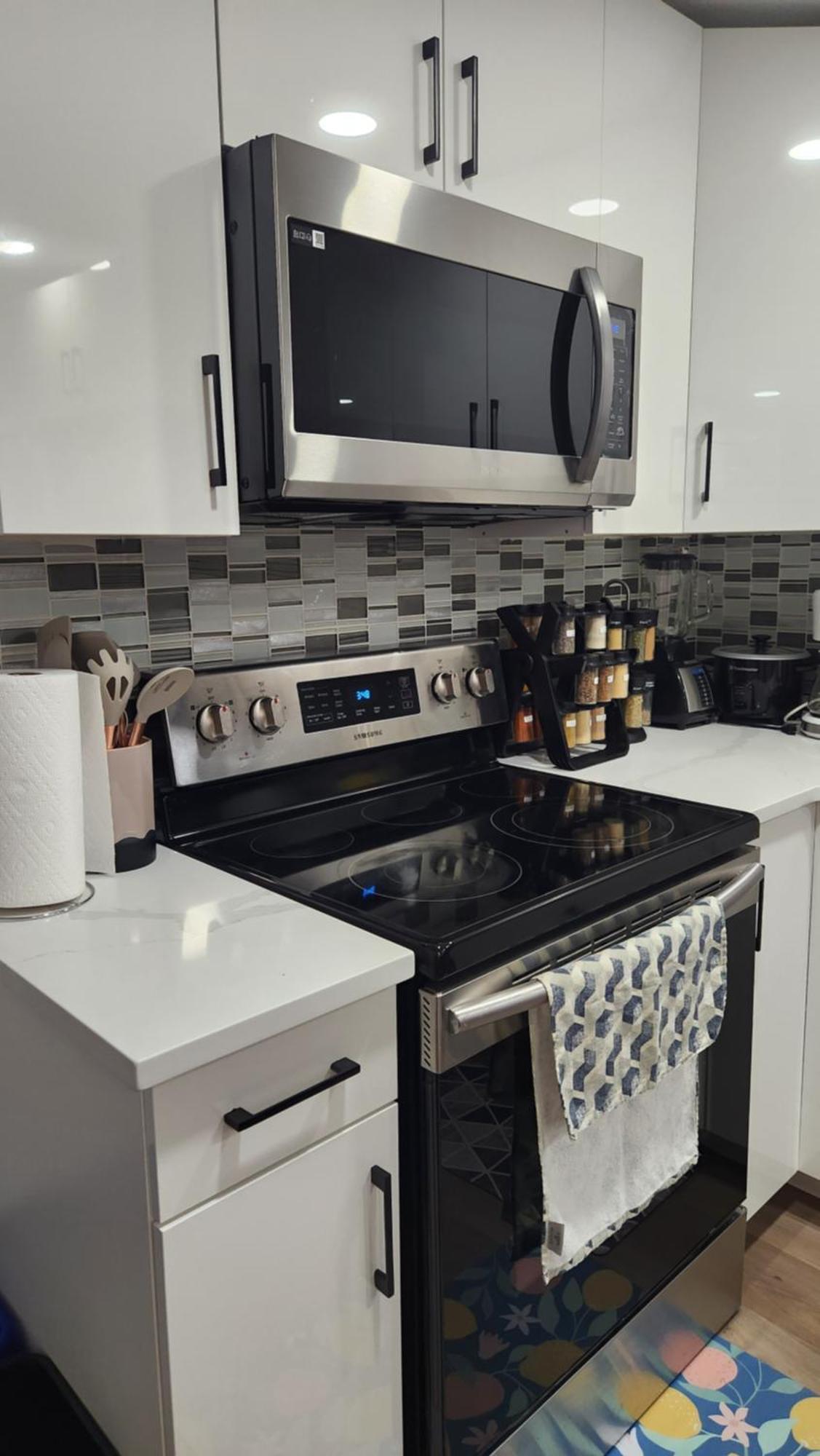 Modern 2 Bedroom Basement Suite At West Edmonton Extérieur photo