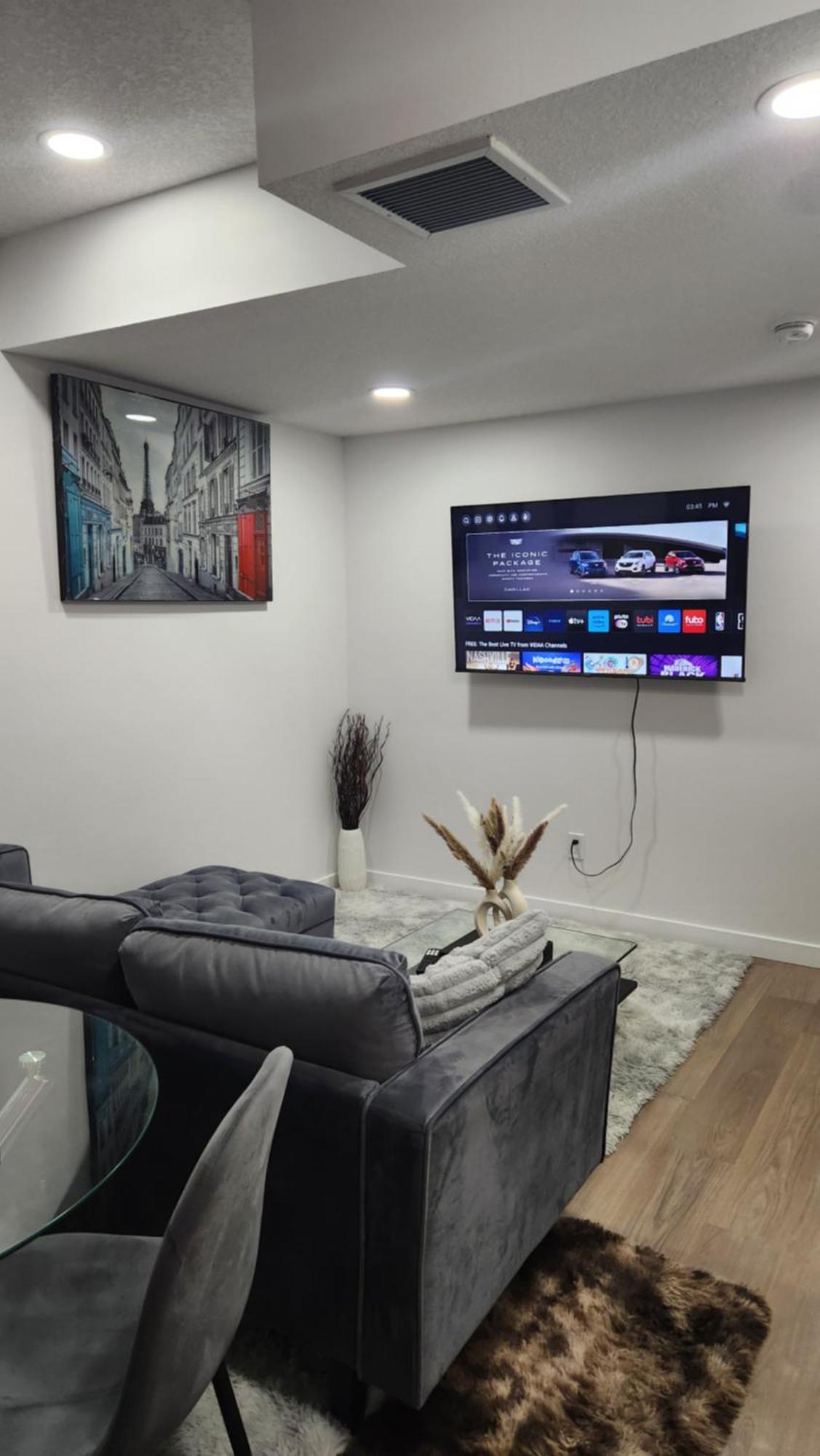 Modern 2 Bedroom Basement Suite At West Edmonton Extérieur photo