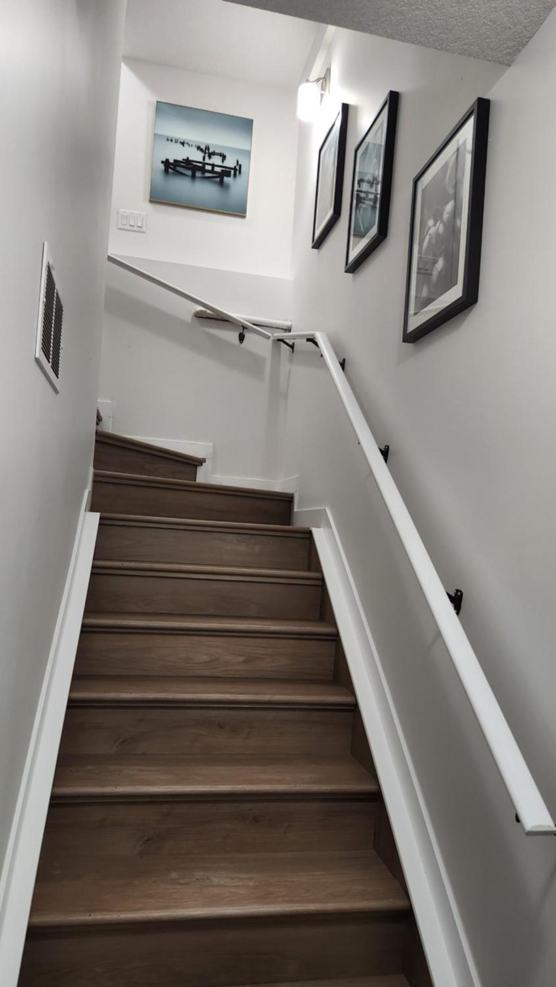 Modern 2 Bedroom Basement Suite At West Edmonton Extérieur photo