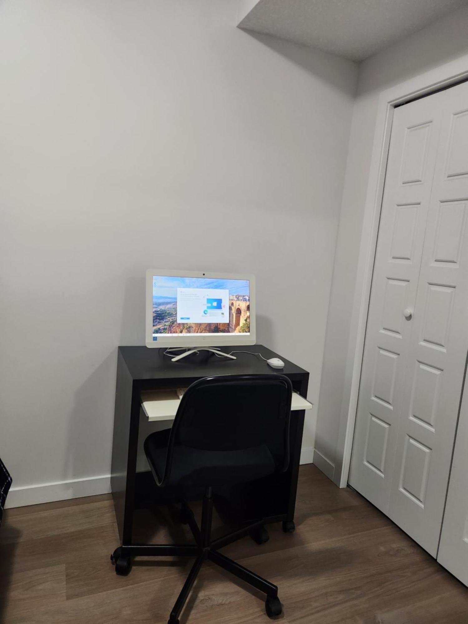 Modern 2 Bedroom Basement Suite At West Edmonton Extérieur photo